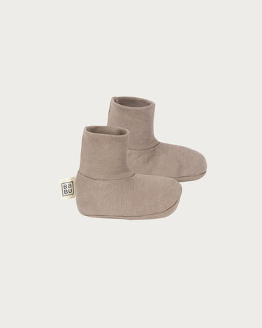 Organic cotton stay on newborn booties in brown – GOTS certified organic cotton – hospital bag essential baby gift – Babu